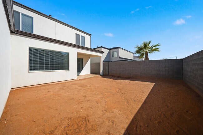 Building Photo - Extra Space, Extra Comfort! 5 Bedroom Home With Bonus Den in Long Valley!