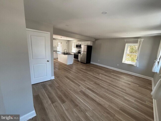 Building Photo - 5543 Ridge Ave