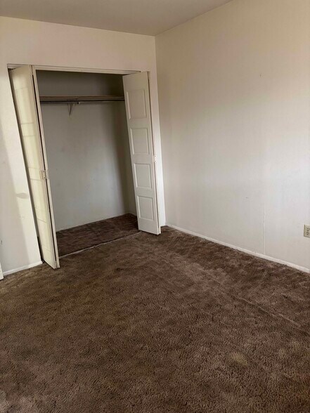 Building Photo - 205 Hummingbird Ln