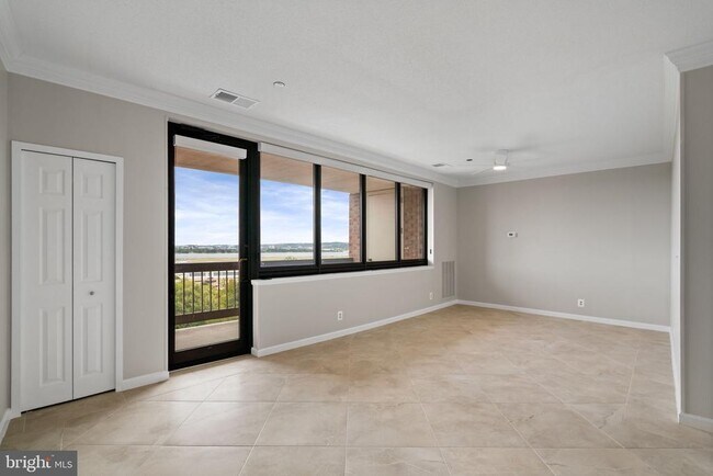 Building Photo - 1805 Crystal Dr