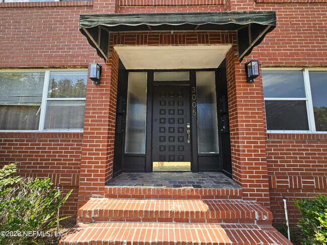 Building Photo - 3005 Walton St