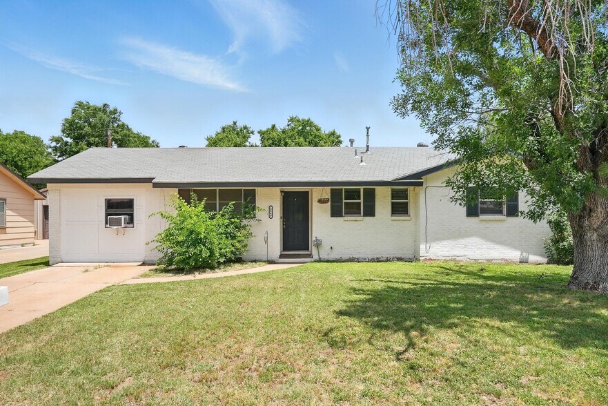 Primary Photo - 2349 Marsalis Dr