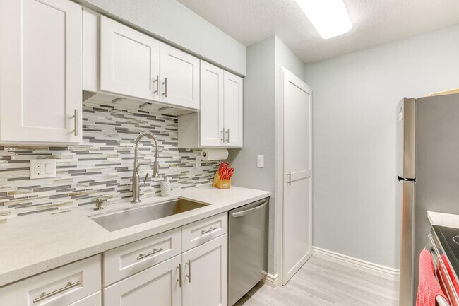 Building Photo - 5995 N 78th St