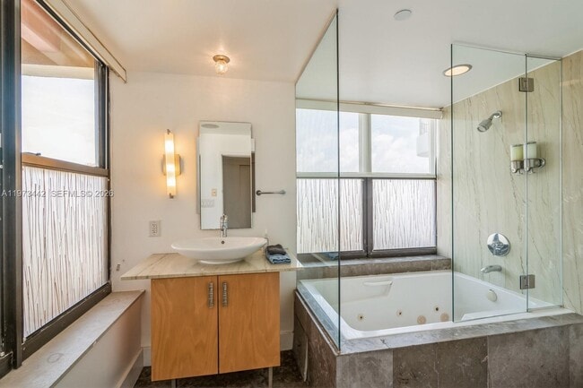 Building Photo - 1330 Ocean Dr