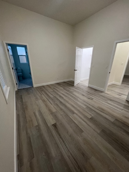 Building Photo - 617 W 76th St