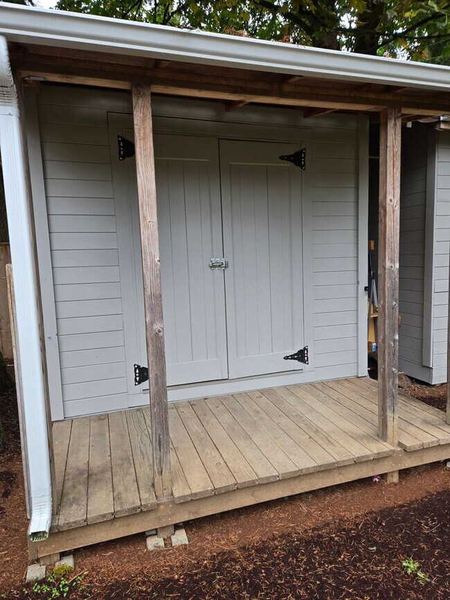 Building Photo - Large lot with tons of storage !  3 br , 2 bth + office+ 2  Car-garage + 2 Wooden Sheds