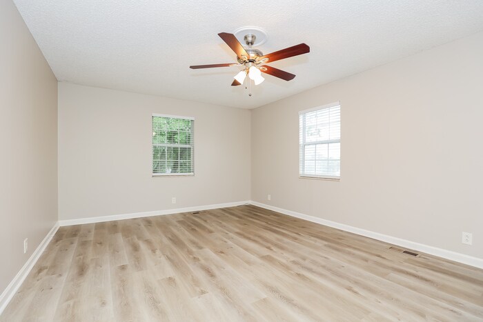 Building Photo - 3233 Autumn Dr