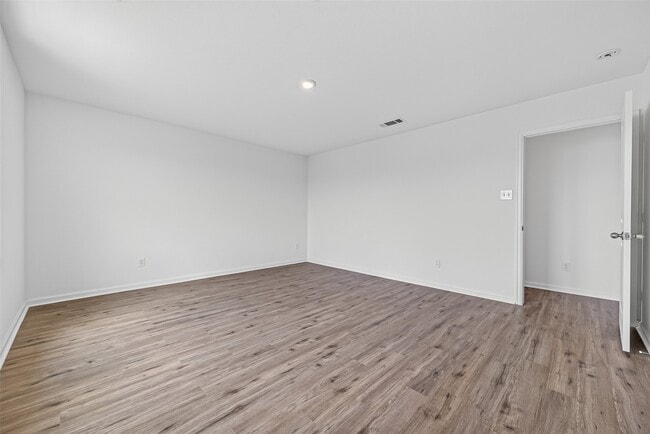 Building Photo - 654 Amesbury Rd