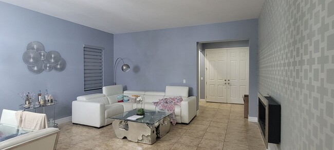 Building Photo - 10737 Willow Ridge Loop