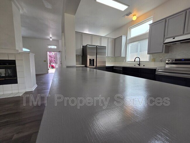 Building Photo - 2234 Wall St