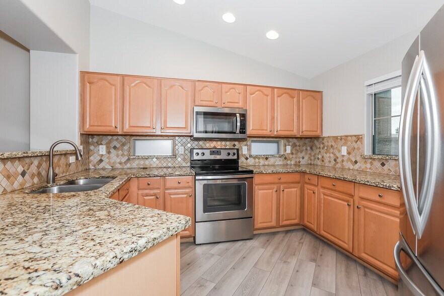 Building Photo - 1846 W Half Moon Cir