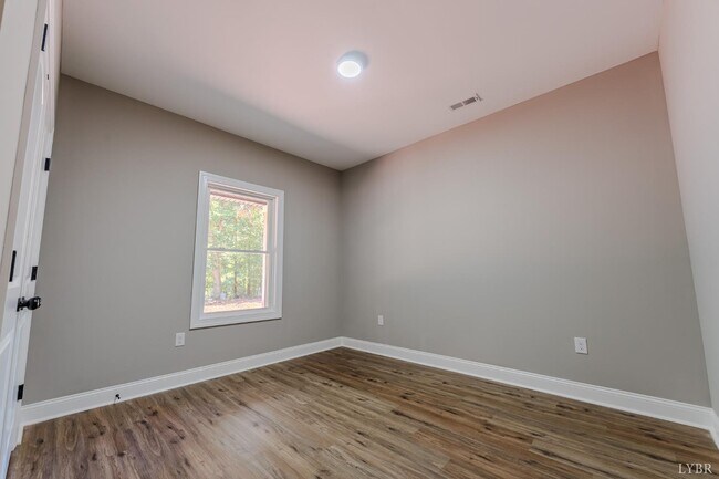 Building Photo - 109 Tosh Ln