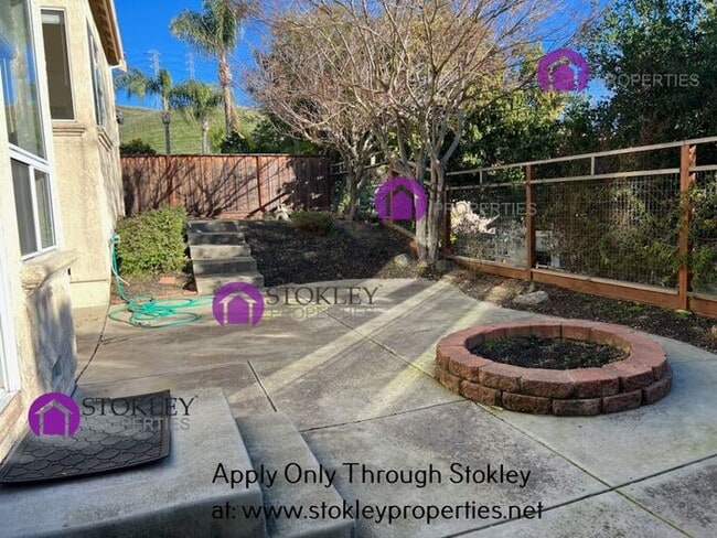 Building Photo - 2133 Bluerock Cir