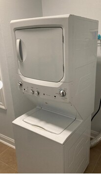 Building Photo - 6958 Summerset Dr