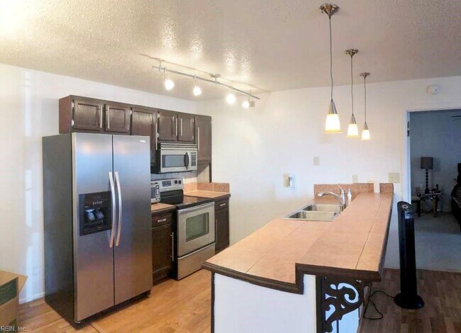 Building Photo - 545 Pier Ct