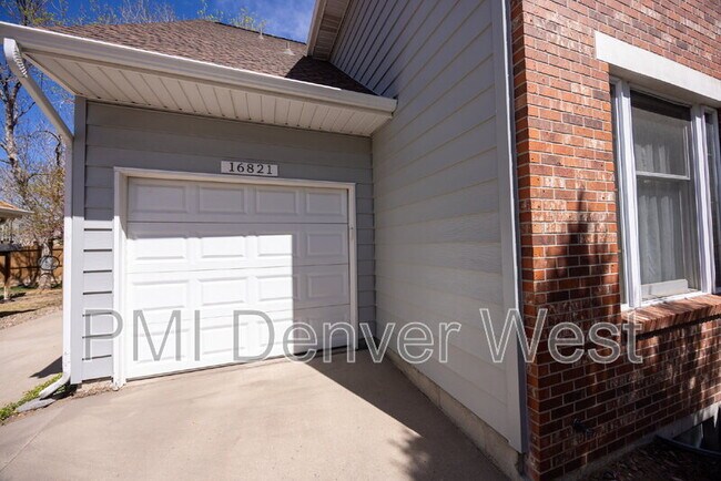 Building Photo - 16821 E Hialeah Ave