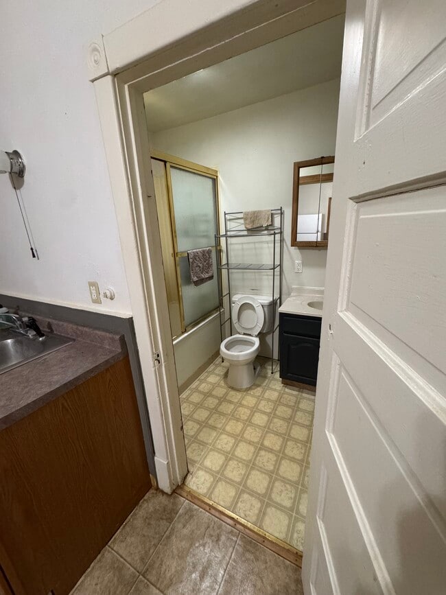 Building Photo - 117 E Hibbing Ave