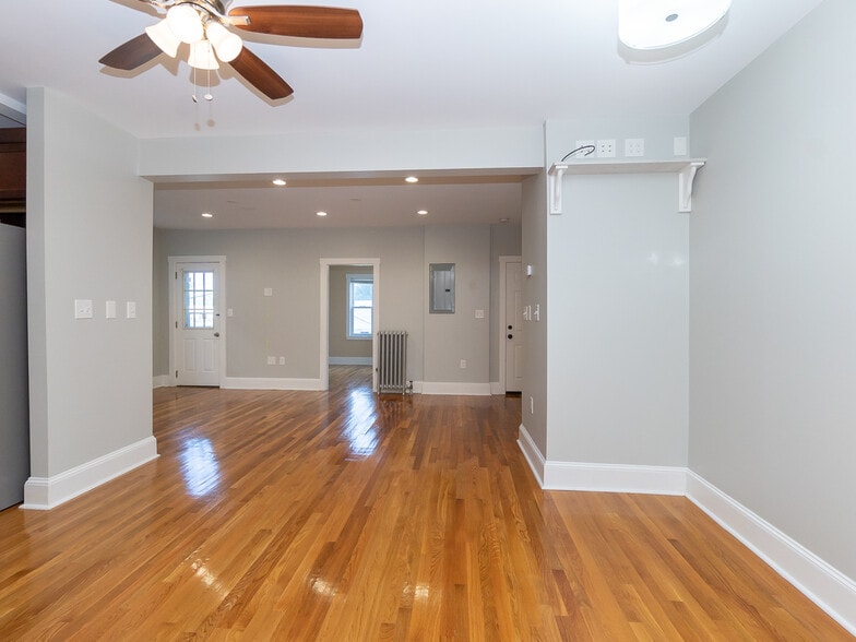 Building Photo - 20 Manley St