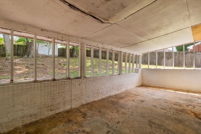 Building Photo - Large Home in Four Seasons Area, Hardwoods, Dining Room, Screed Porch, Fenced!