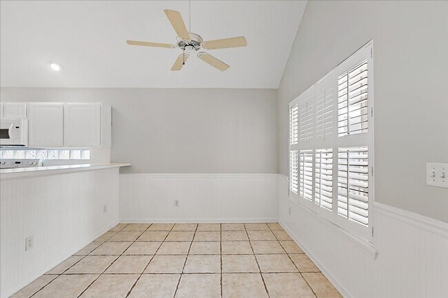 Building Photo - Lovely contemporary home in popular South Jax Beach!