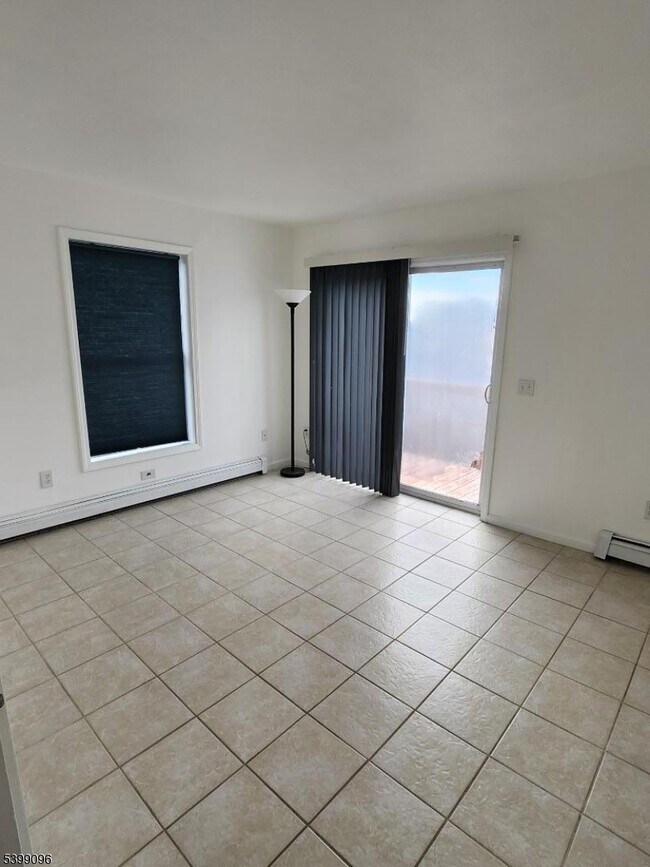 Building Photo - 83 Wayne Ave