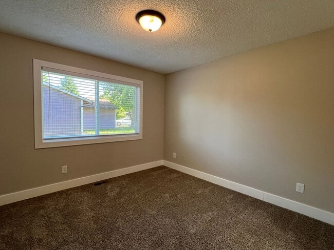 Building Photo - Remodeled 3 Bedroom in Gresham