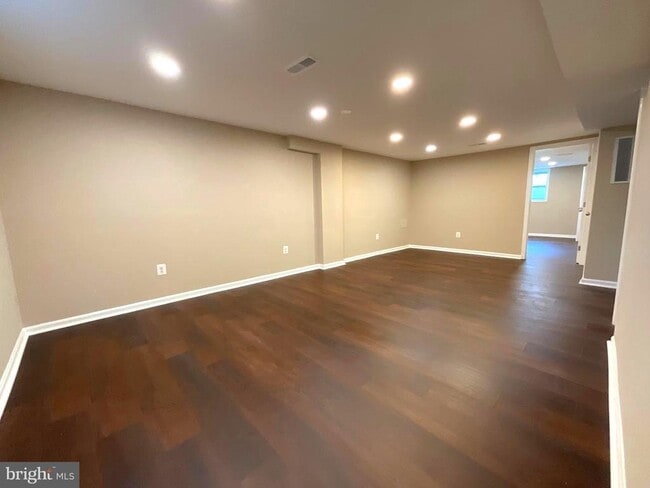 Building Photo - 1030 Collwood Rd