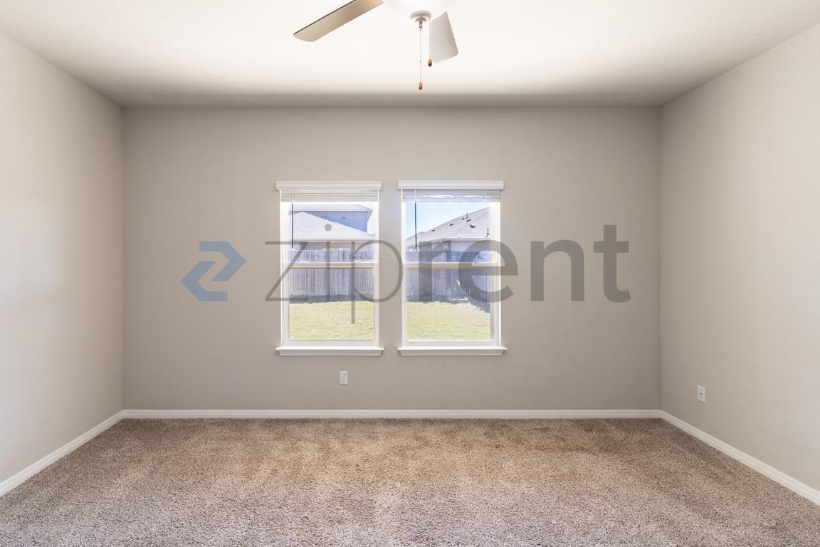 Building Photo - Unit