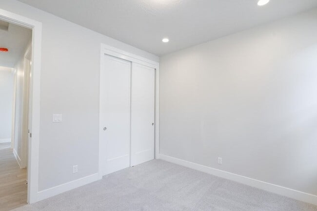 Building Photo - Beautiful New 3 Bedroom Home in Brio