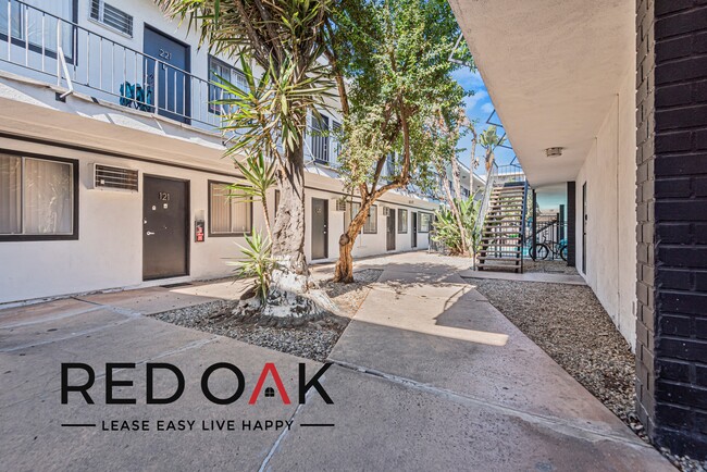 Building Photo - Charming One Bedroom Walk Up with Contempo...