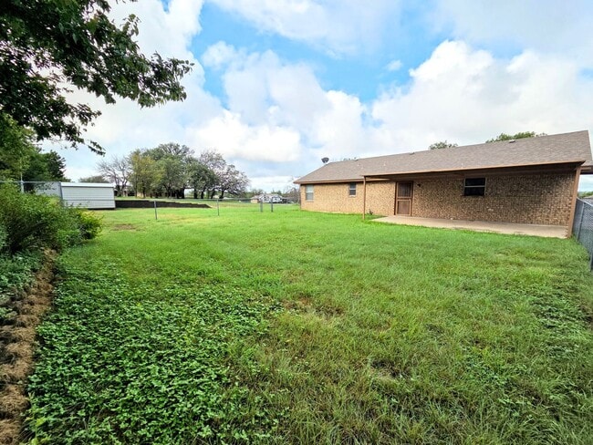 Building Photo - Charming 3-Bed, 2-Bath Country Home in Kem...