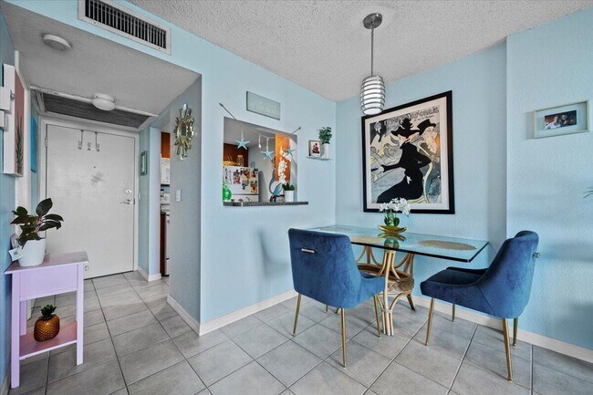 Building Photo - 2560 S Ocean Blvd