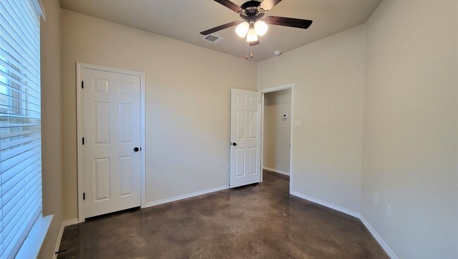 Building Photo - Luxury 3/2 Duplex in NBTX