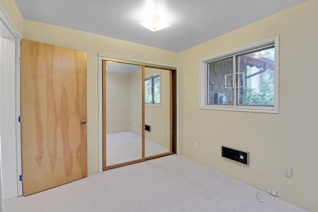 Building Photo - 22311 Overlake Loop SE