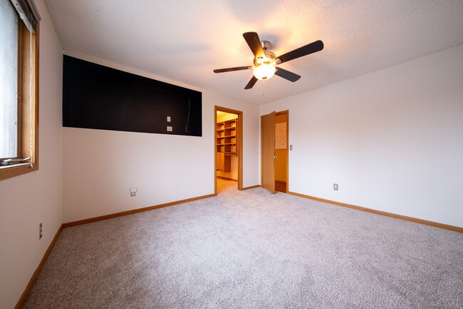 Building Photo - 1528 Desoto St