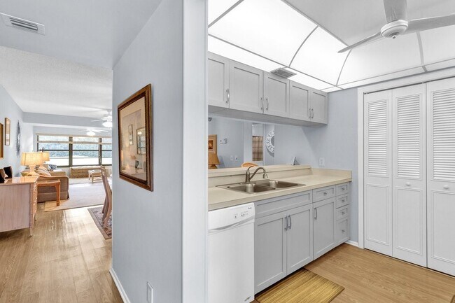 Building Photo - 18 Plantation Dr