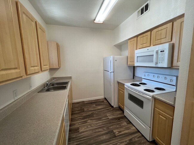 Building Photo - Awesome 1bed/1bath condo located in Centennial Hills