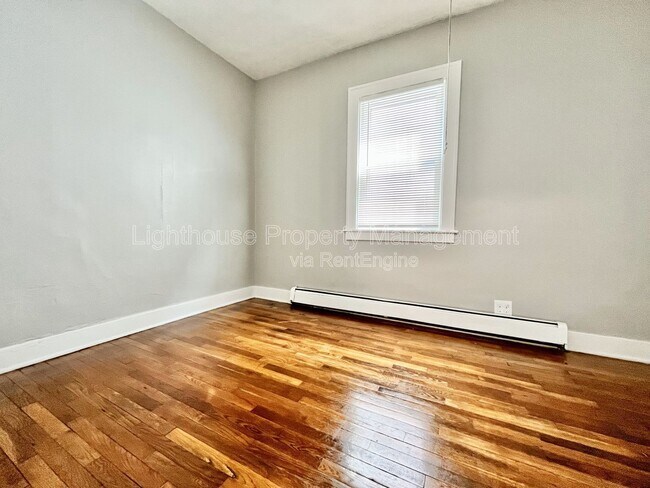 Building Photo - 429 Carrier St NE