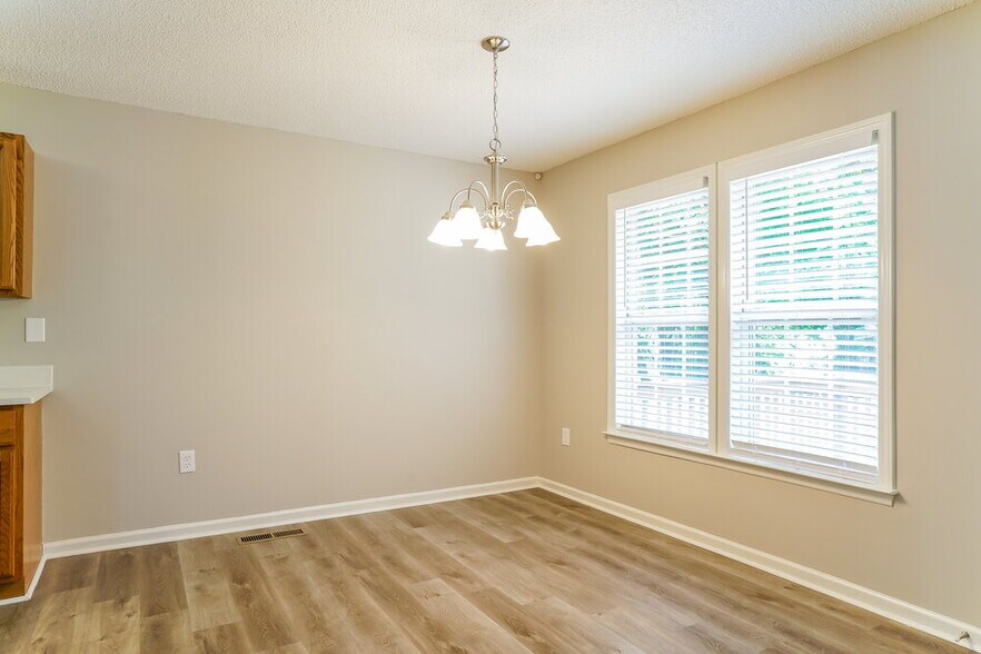 Building Photo - 412 Birdsong Way