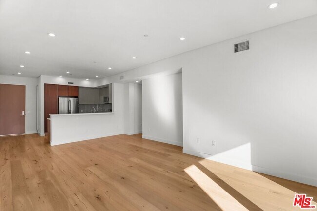 Building Photo - 938 Orange Grove Ave