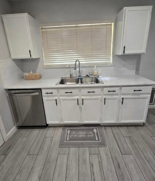 Building Photo - 10471 Canyon Vlg