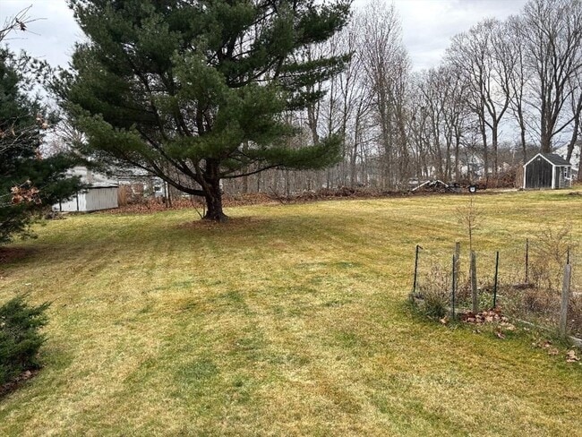 Building Photo - 4 Elm St