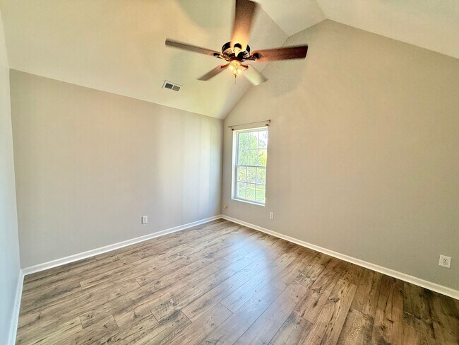 Building Photo - Charming 3BD, 3.5BA Raleigh Home Situated ...