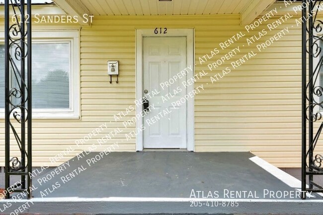 Building Photo - 612 Sanders St