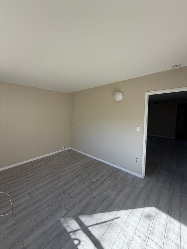 Building Photo - Single Story 4 bed, 2 bath home with RV Access