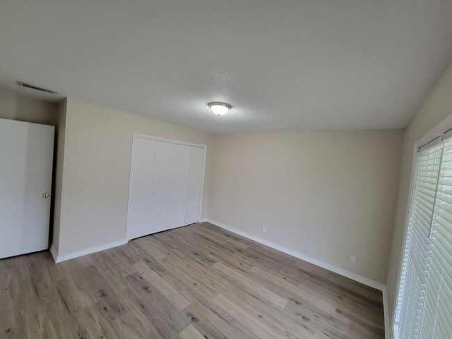 Building Photo - Newly Renovated 2B/2B Apartment Available ...