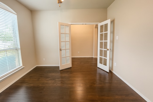 Building Photo - 263 Bainbridge Rd