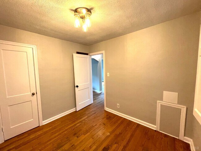 Building Photo - 4607 Fairmont Ave