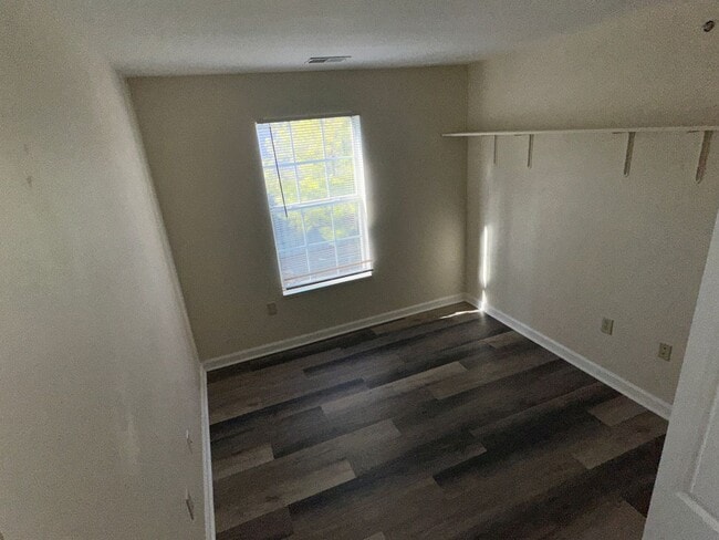 Building Photo - FALL SPECIAL-1/2 Off 2nd Mo! Lovely Condo,...