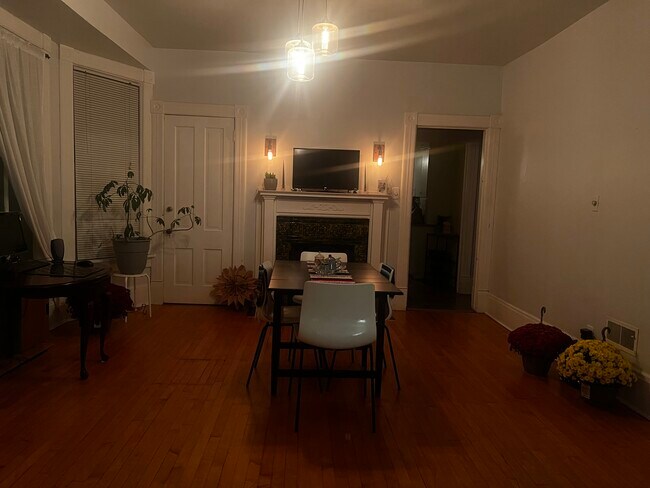 Building Photo - 2247 North Summit Avenue